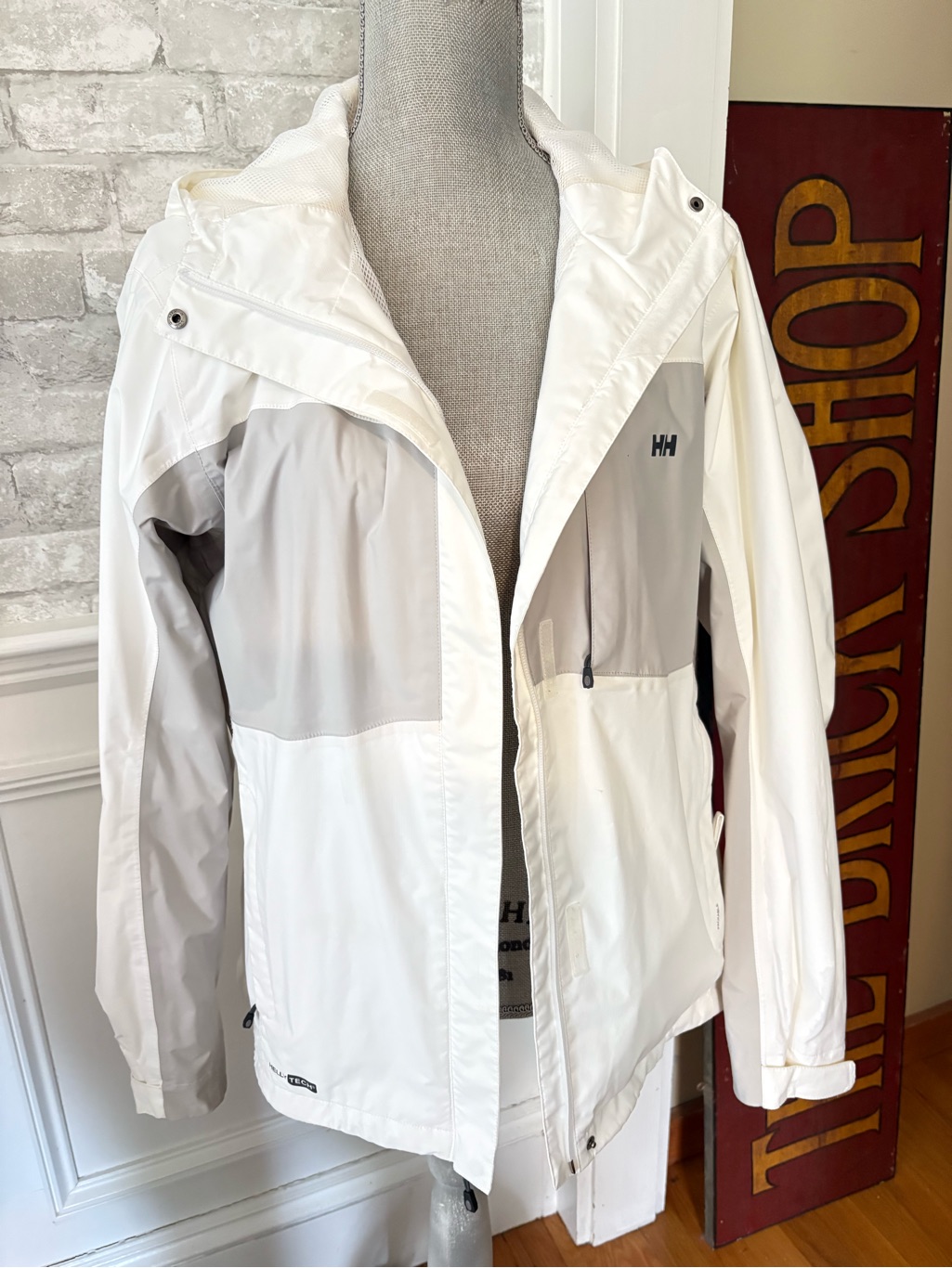 Helly Hansen Women's White And Light Gray Hooded Boating Or Rain Jacket